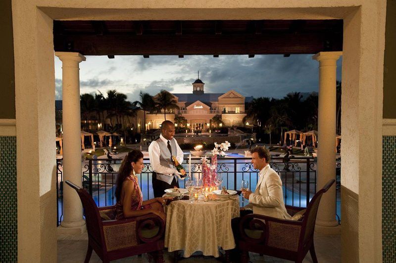 Sandals Emerald Bay 5*