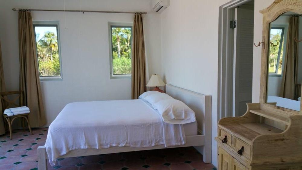La Bougainvillea Villa Palmetto Point