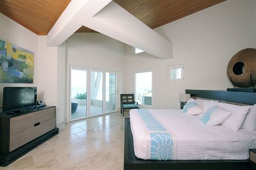 Sky Club 4* Governor's Harbour