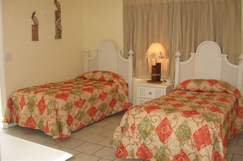 Hotel Pelican Marsh Harbour