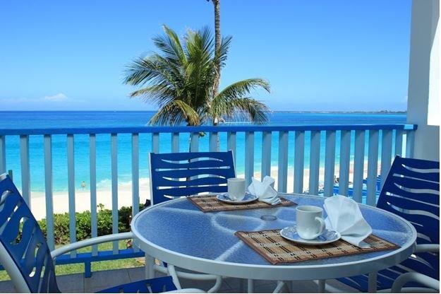 Paradise Island Club *