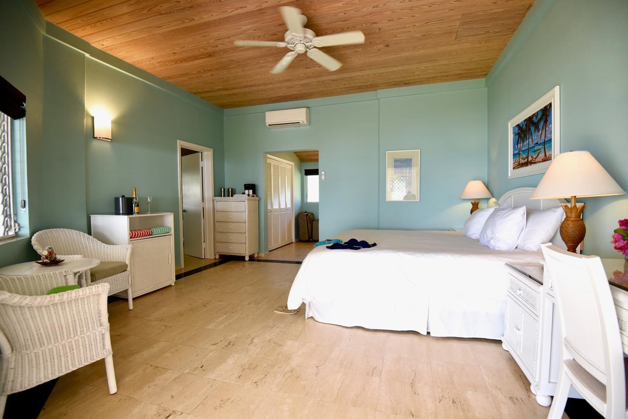 Resort Cape Santa Maria & Seymour's