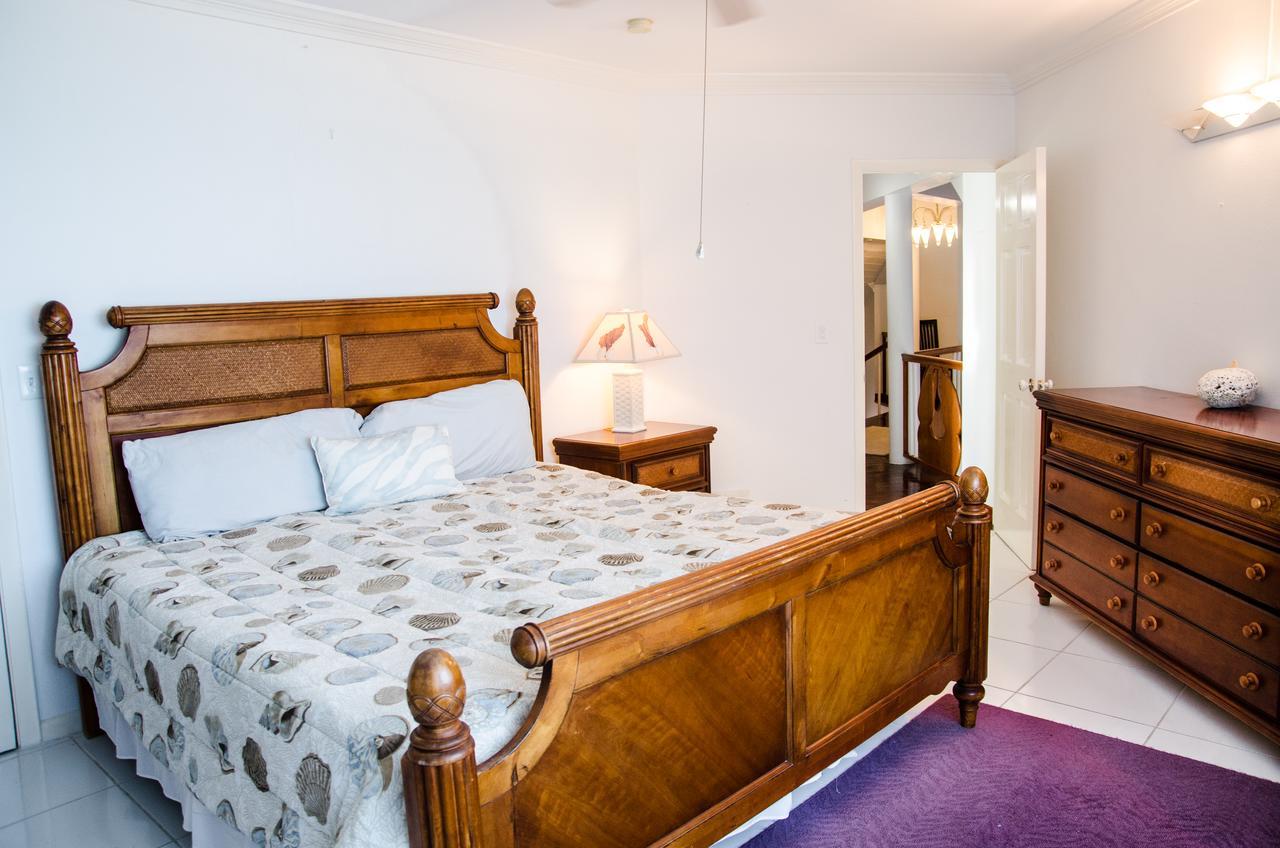 Holiday home Four Bedroom Oceanfront *