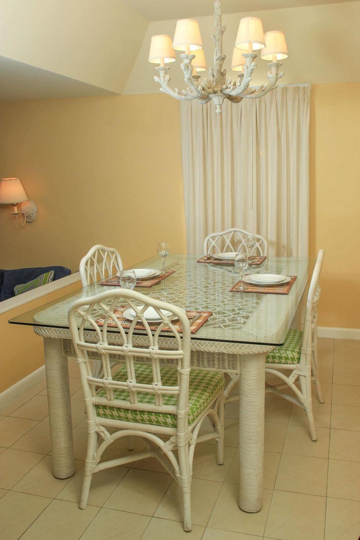 Paradise Island Club * Creek Village