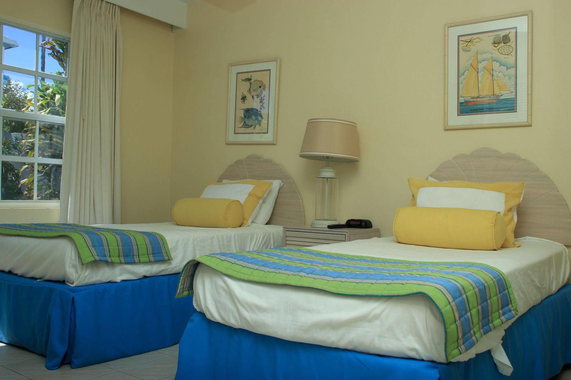 Paradise Island Club * Creek Village