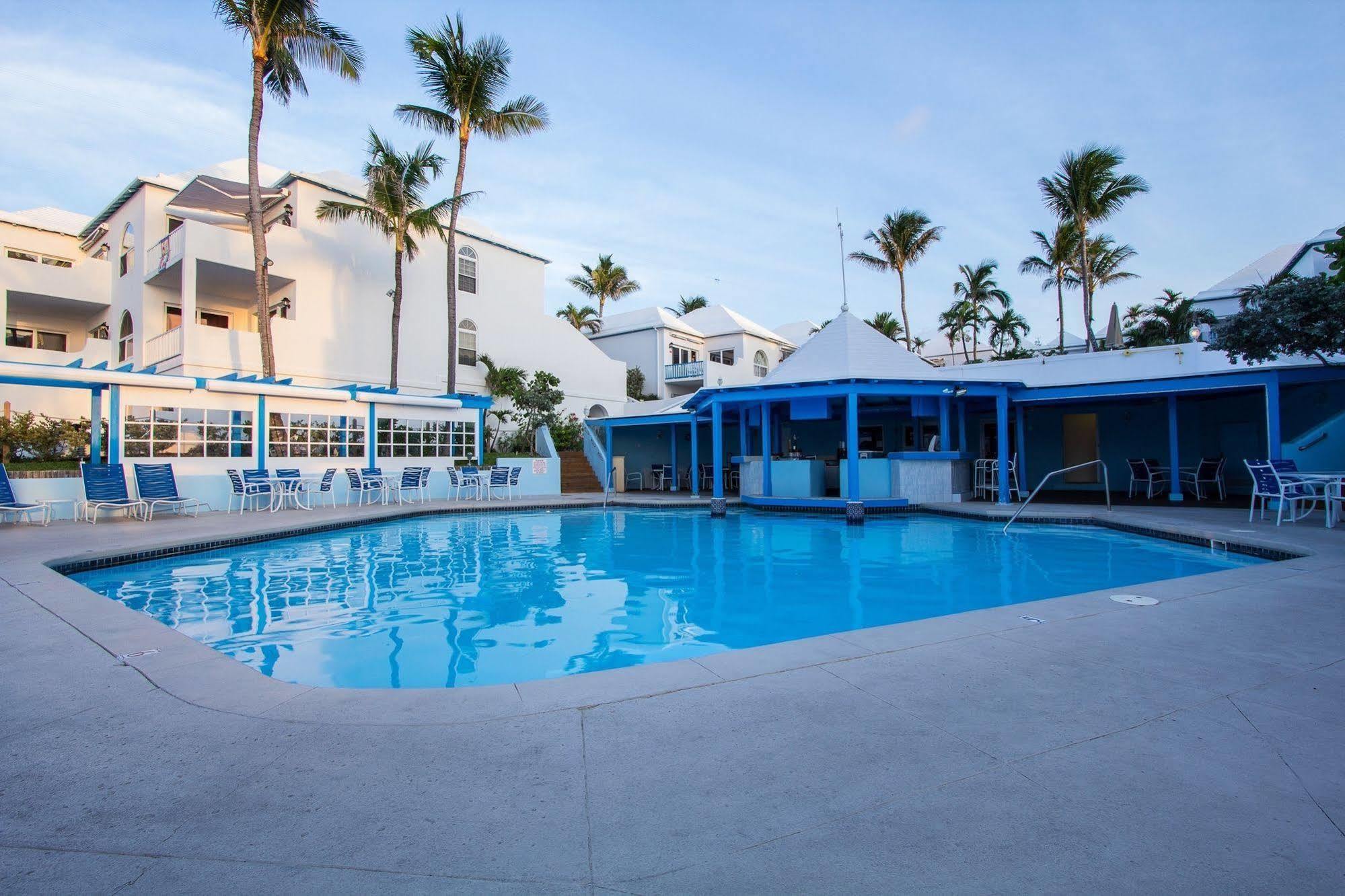 Paradise Island Club *