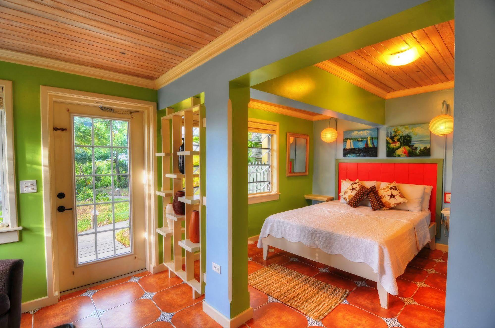 Allamanda, Eleuthera Lodge *