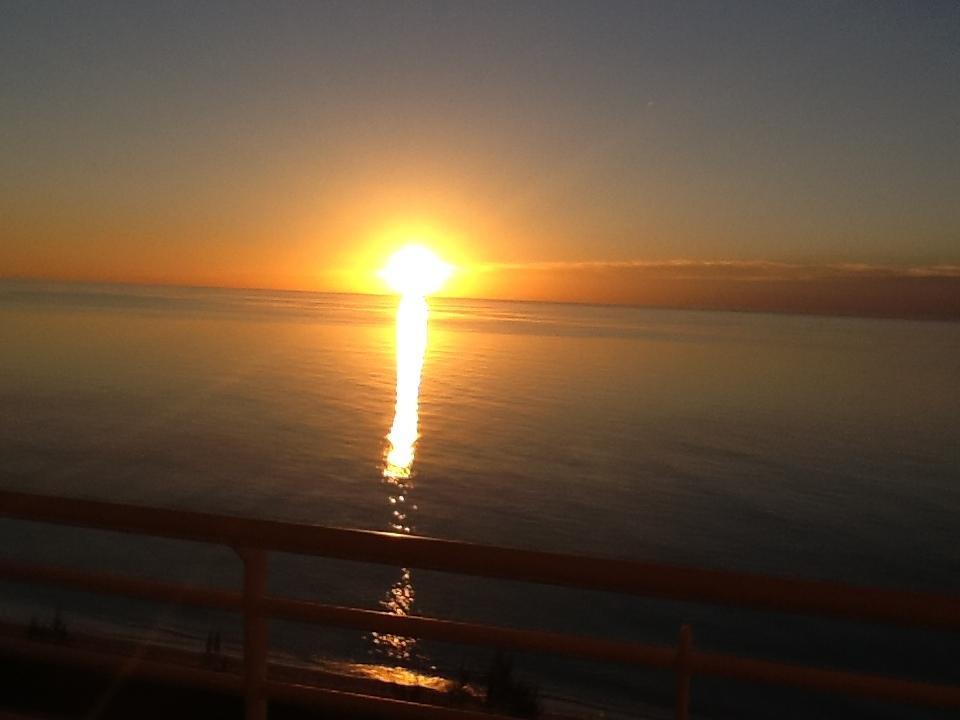 Resort Running Mon Sunrise & Marina