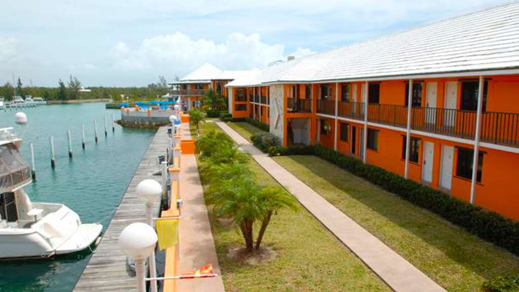 Running Mon Sunrise & Marina Resort