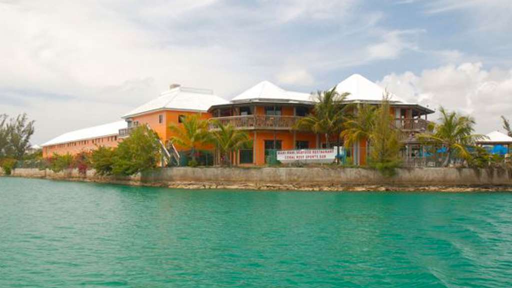 Resort Running Mon Sunrise & Marina