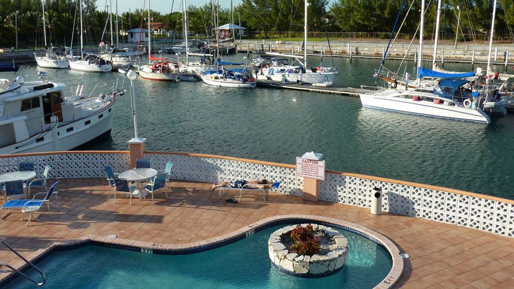 Running Mon Sunrise & Marina Resort