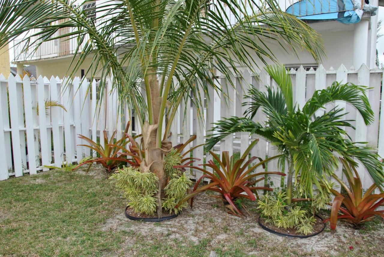 Cable Beach Villas *