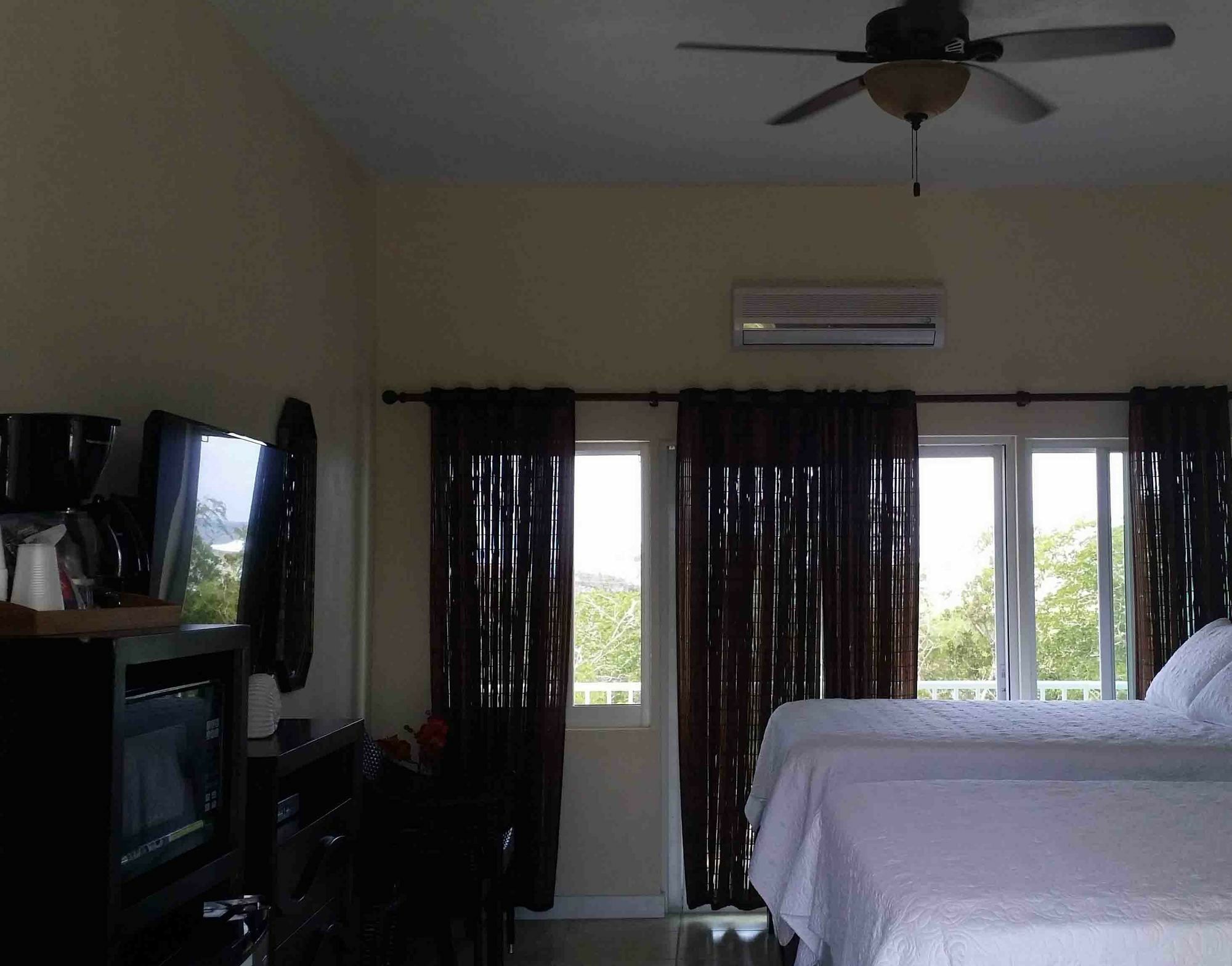 Resort Harbor Breeze Clarence Town