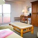 Castaways Resort And Suites
