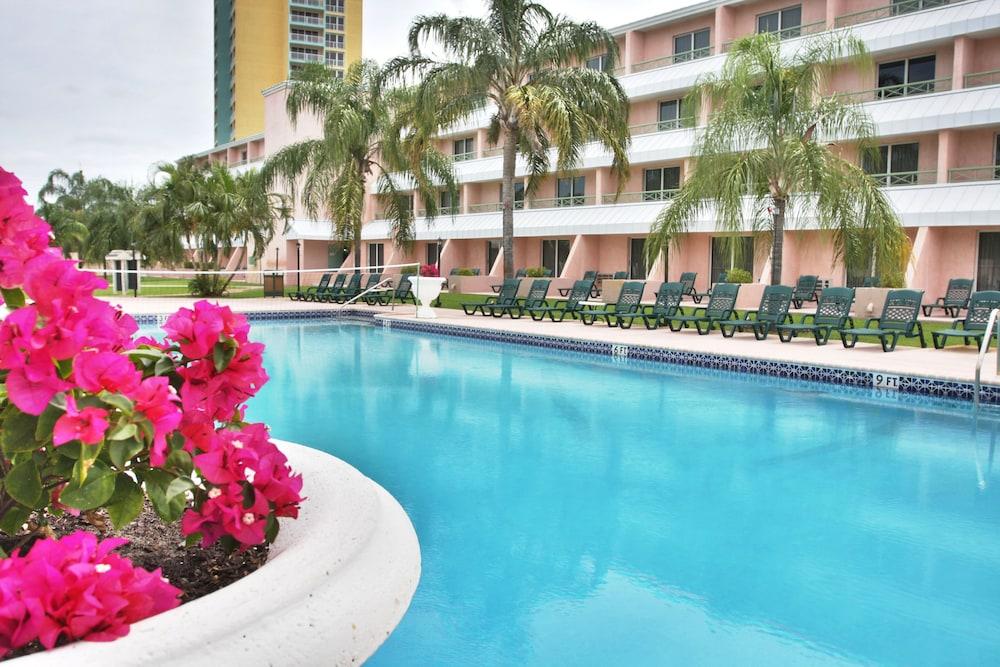 Castaways And Resort 3*