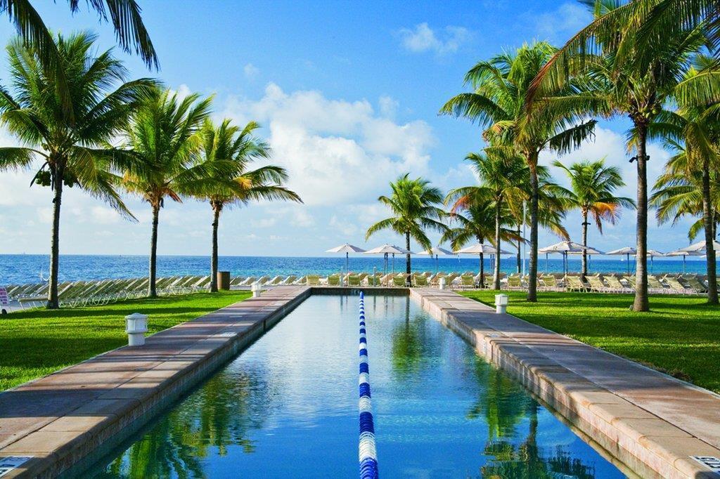Jet Luxury At The Grand Lucayan Bahamas Hotel *