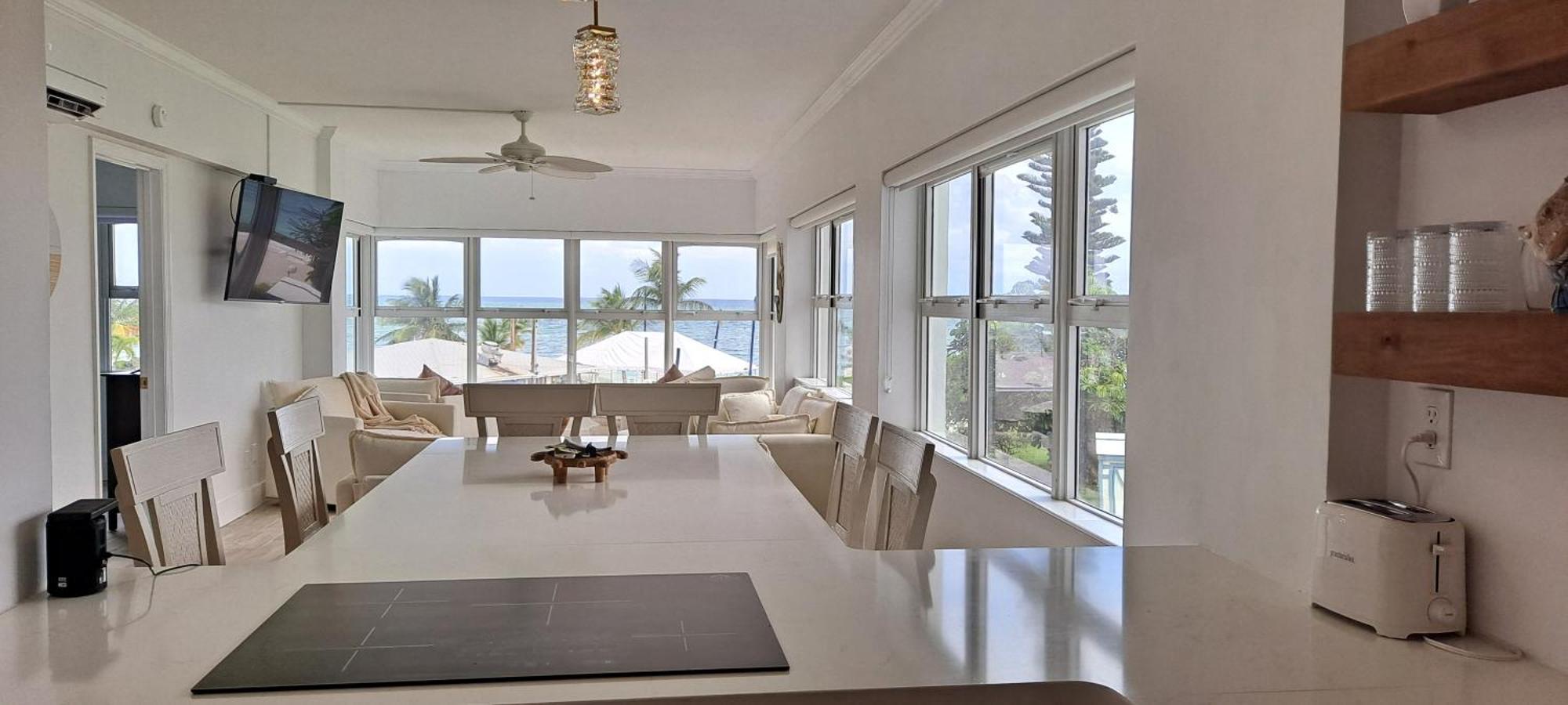Newly Remodeled Luxury Beachfront 2-bedroom Freeport