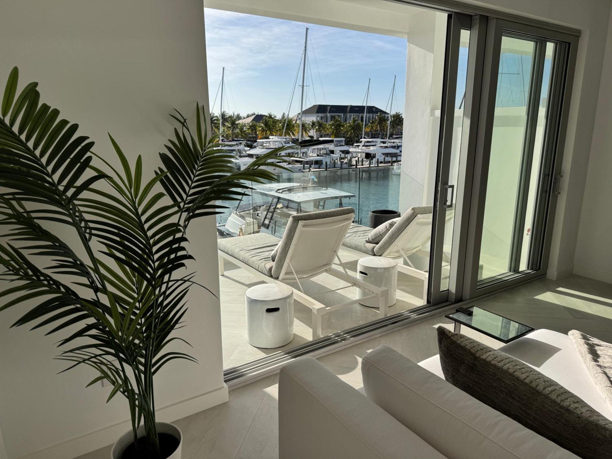 New Luxury Waterfront Condo, Palm Cay, The Bahamas * Nassau