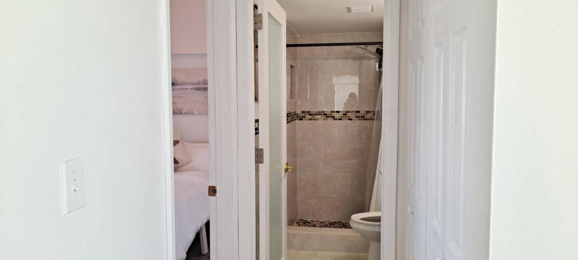 Apartment Newly Remodeled Luxury Beachfront 2-bedroom