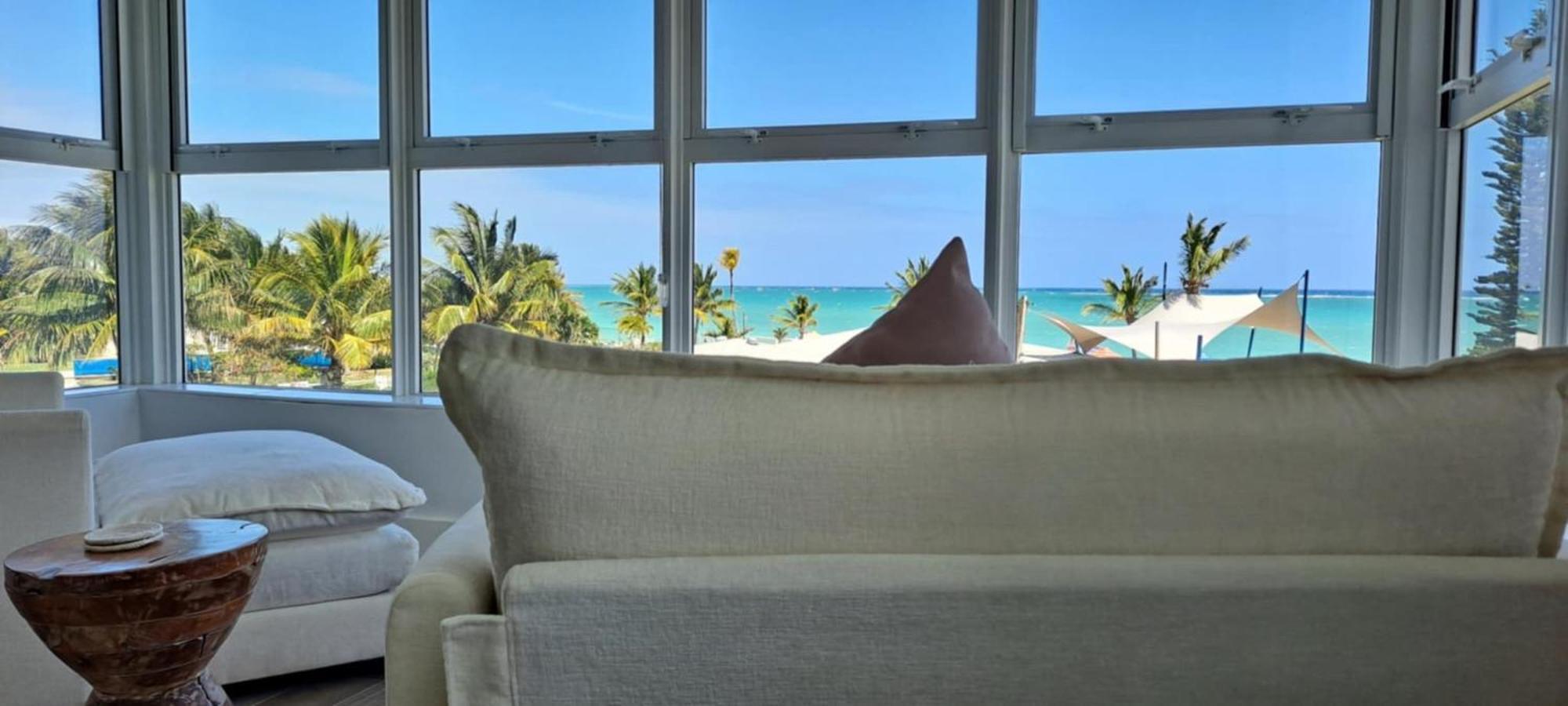 Newly Remodeled Luxury Beachfront 2-bedroom *