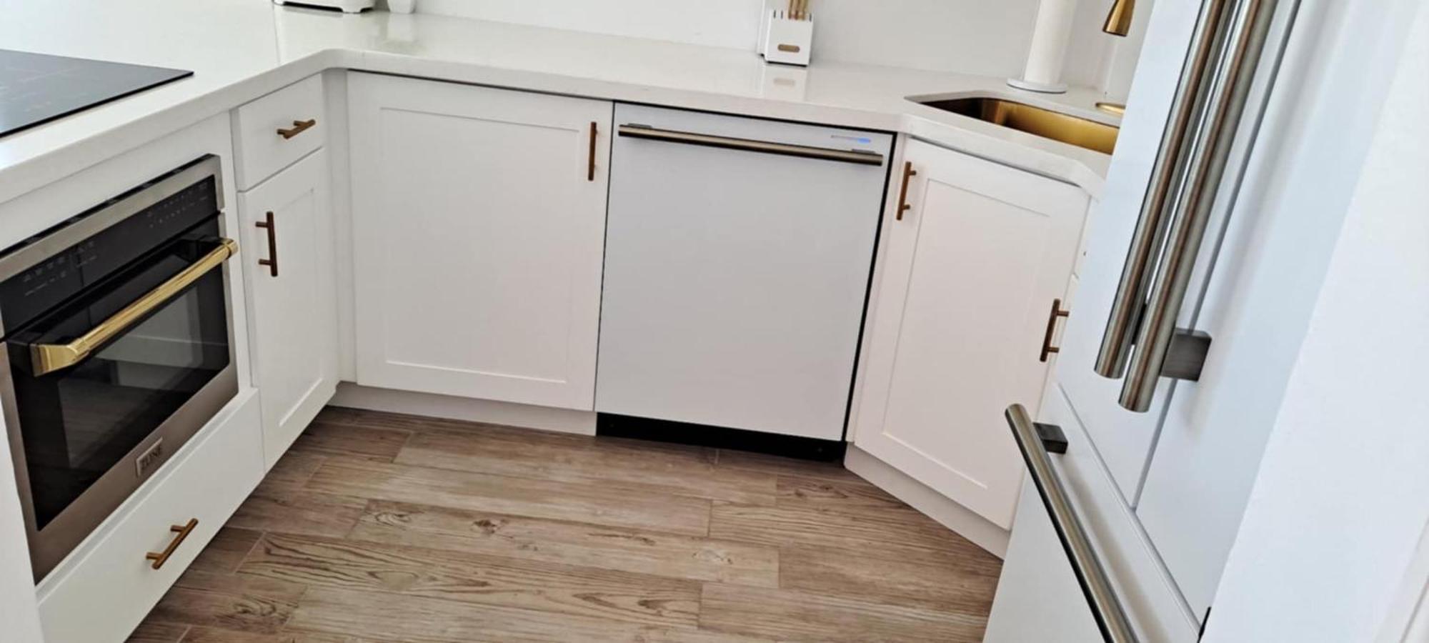 Newly Remodeled Luxury Beachfront 2-bedroom *