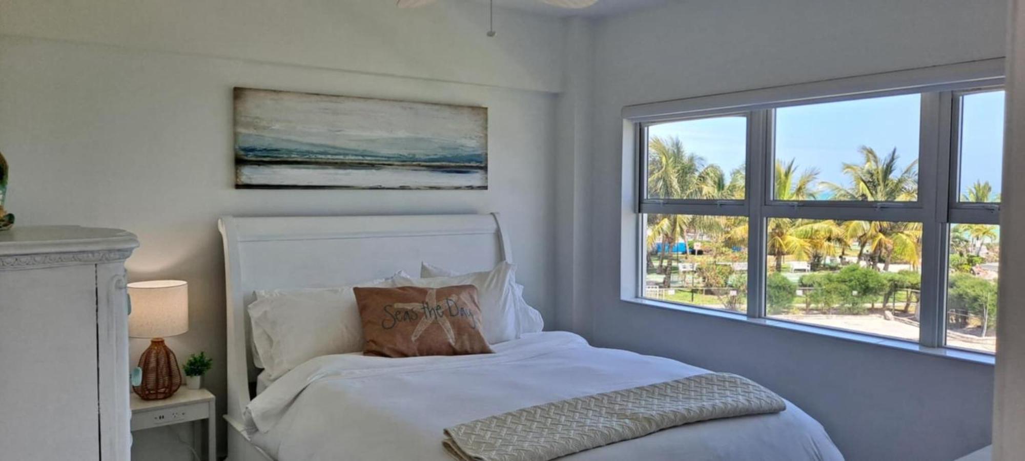 Apartment Newly Remodeled Luxury Beachfront 2-bedroom *