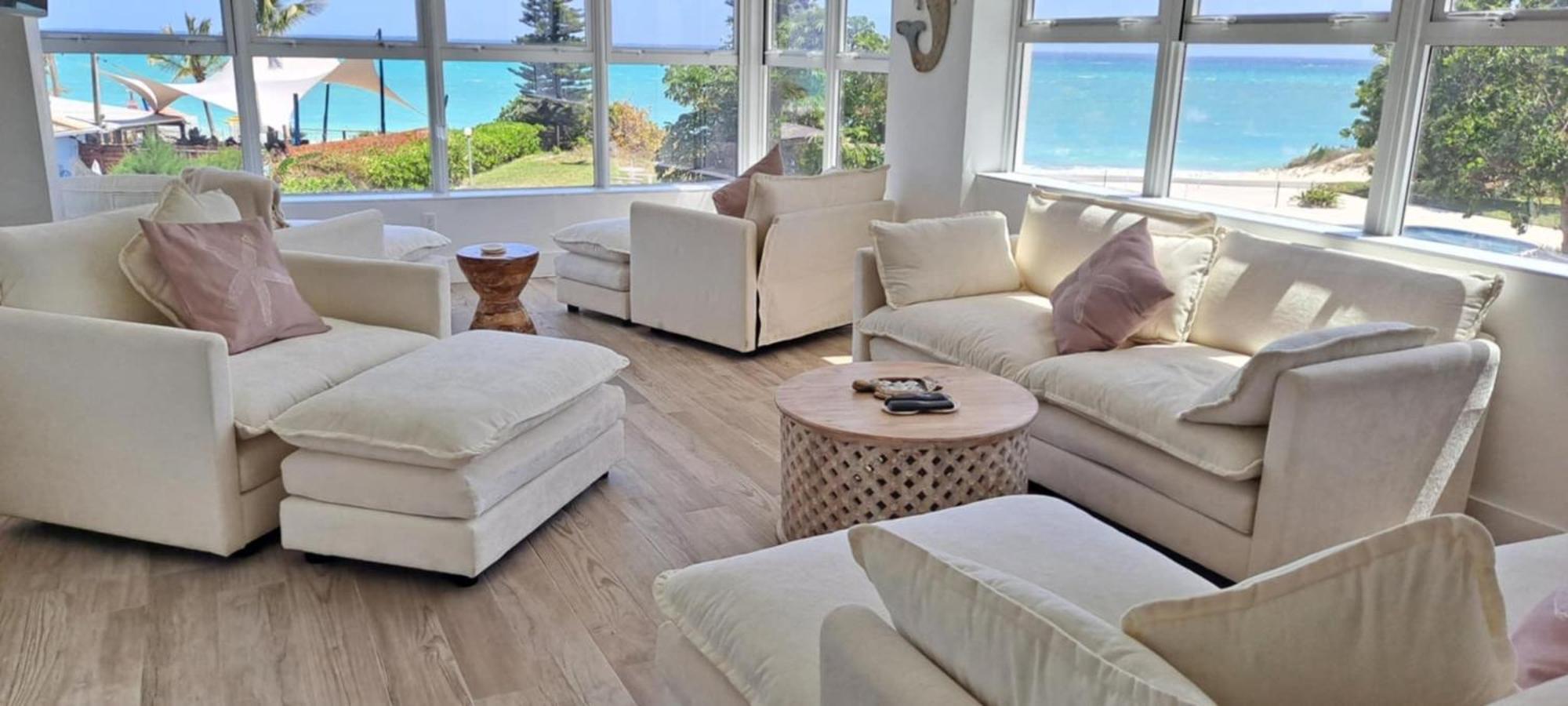 Newly Remodeled Luxury Beachfront 2-bedroom * Freeport