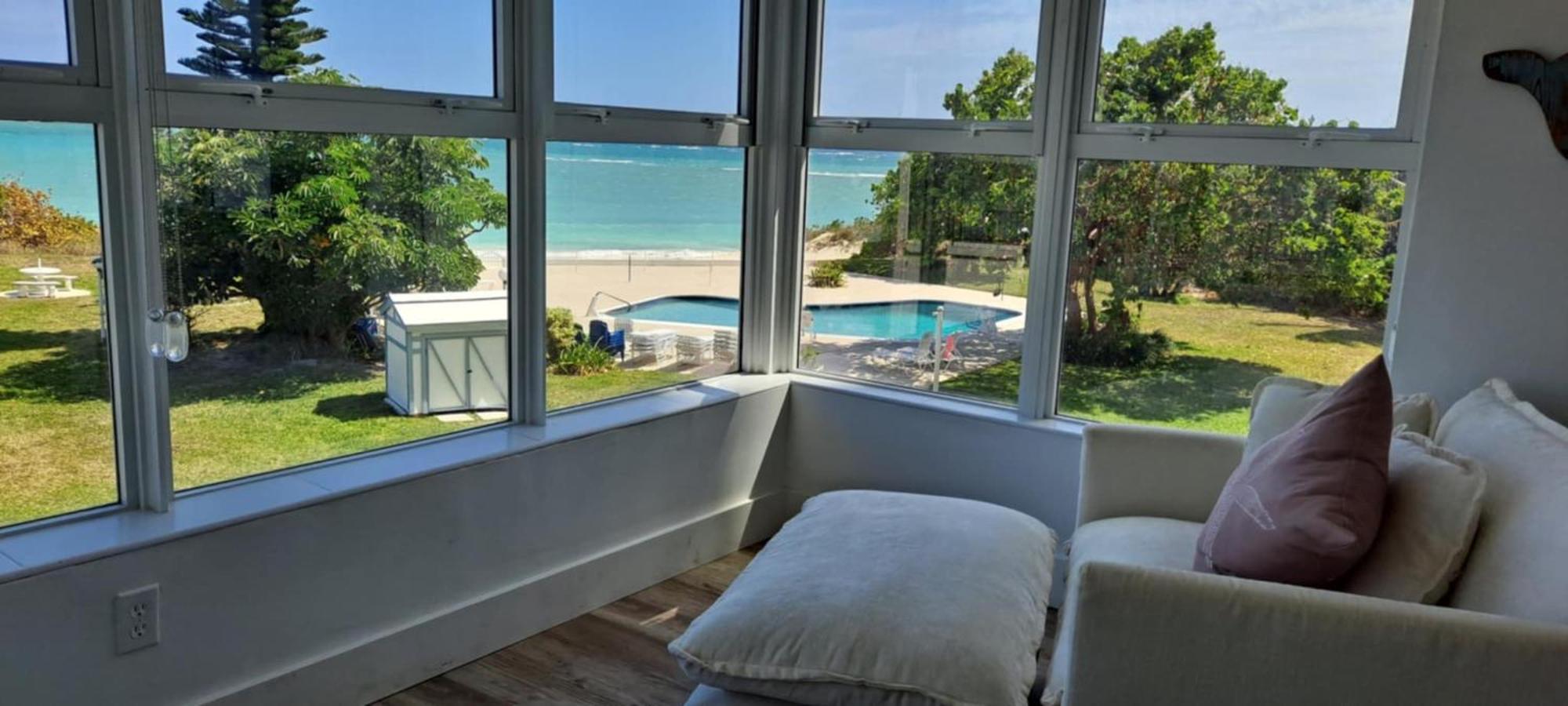 Newly Remodeled Luxury Beachfront 2-bedroom *