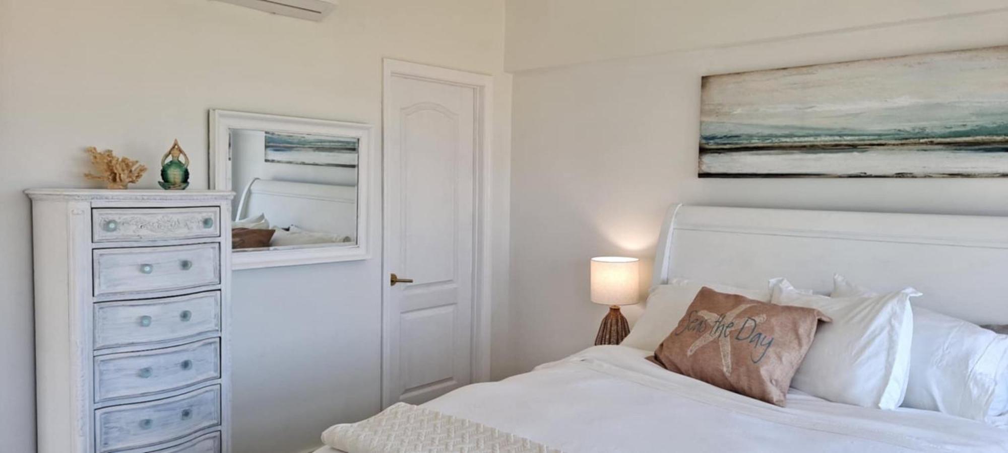 Newly Remodeled Luxury Beachfront 2-bedroom Apartment Freeport