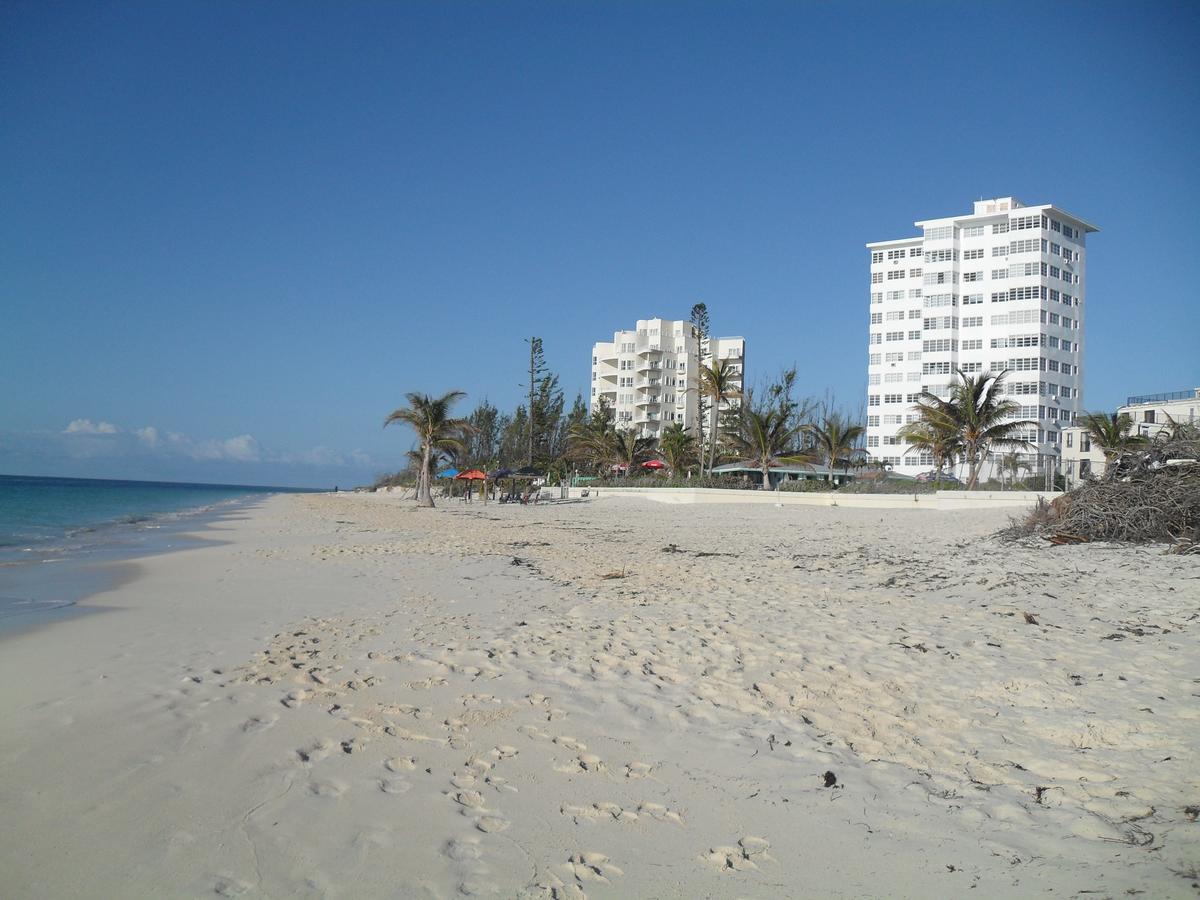 Riviera Towers Apartment *