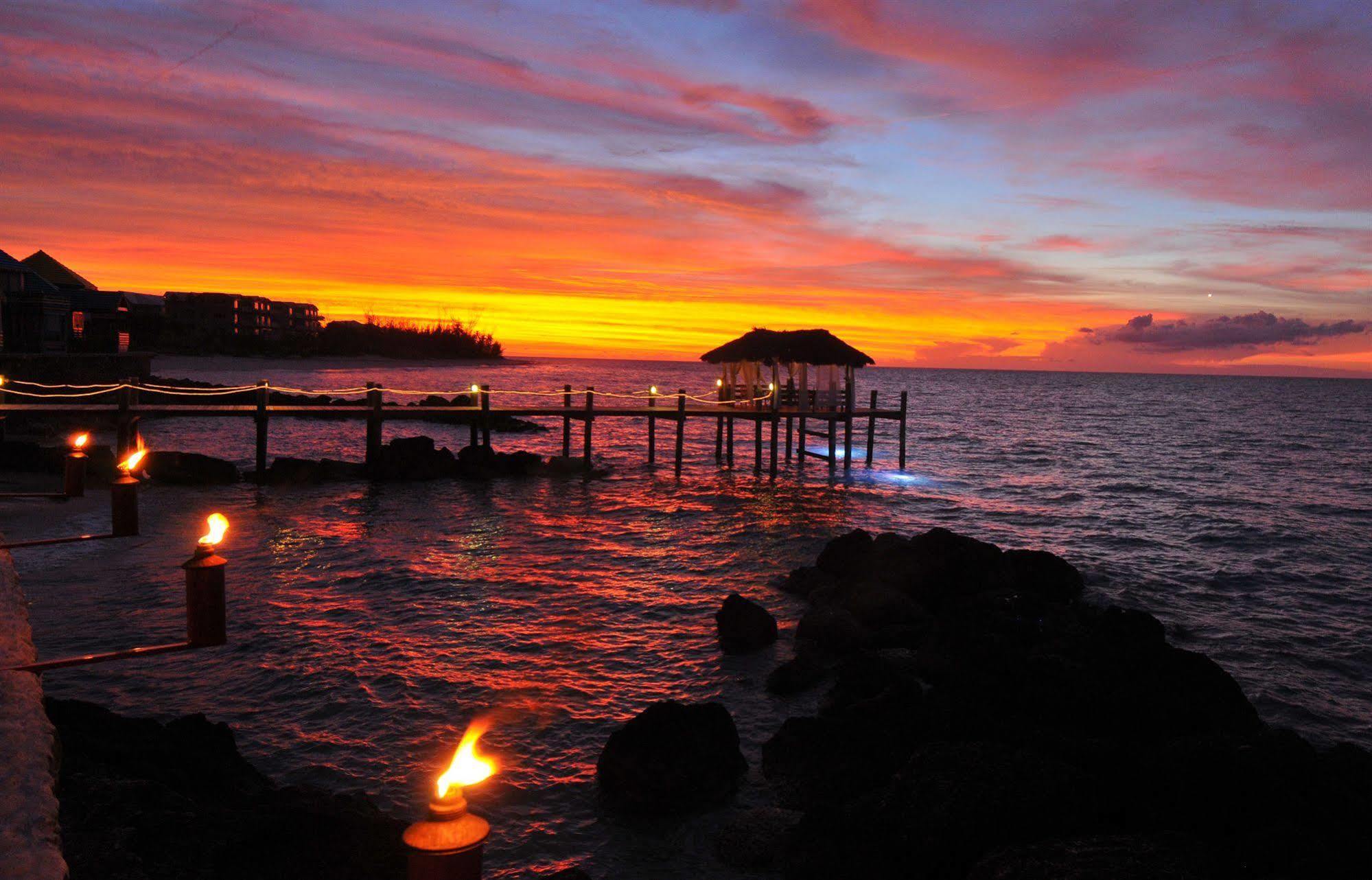Resort Compass Point